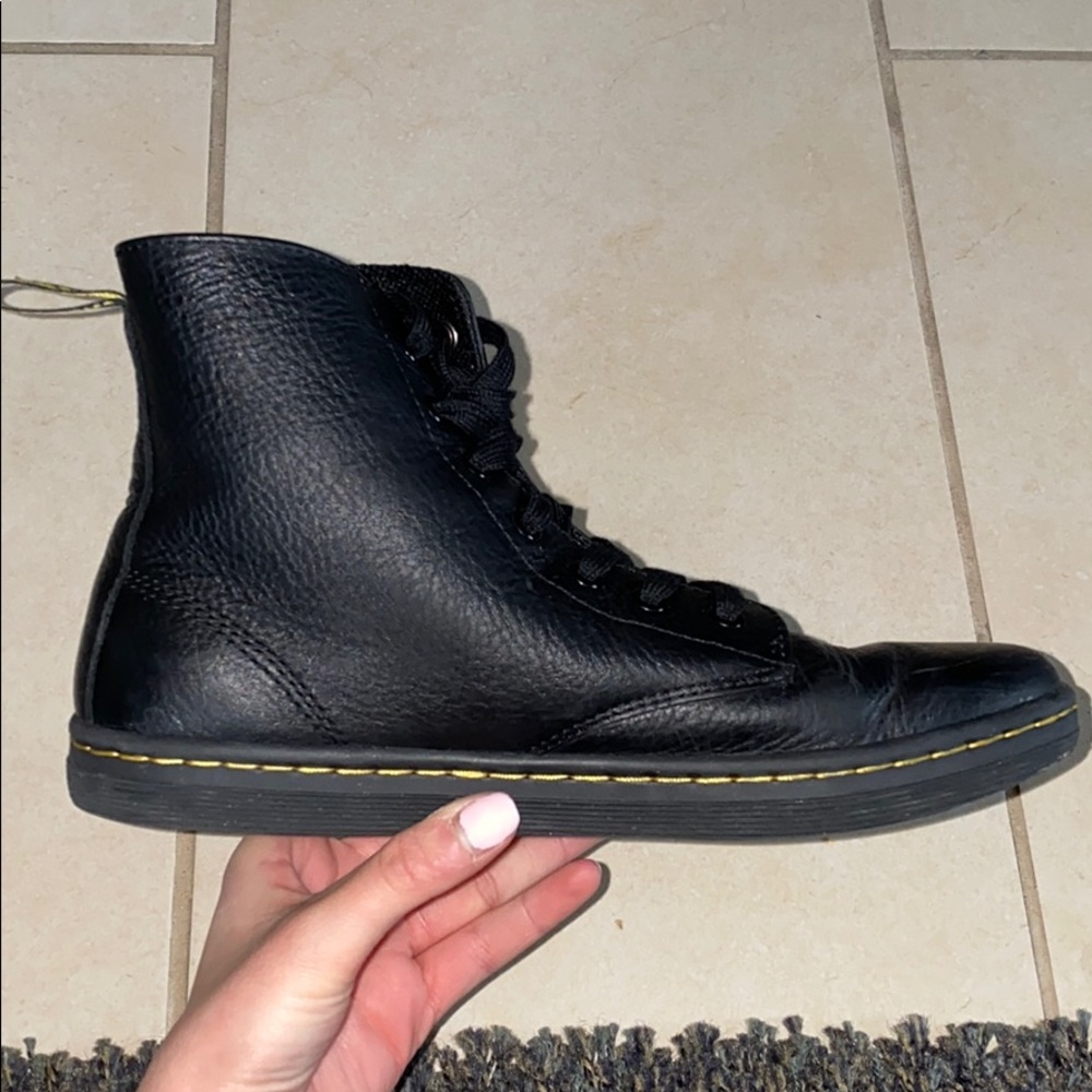 Womens Leyton Dr. Marten - Black